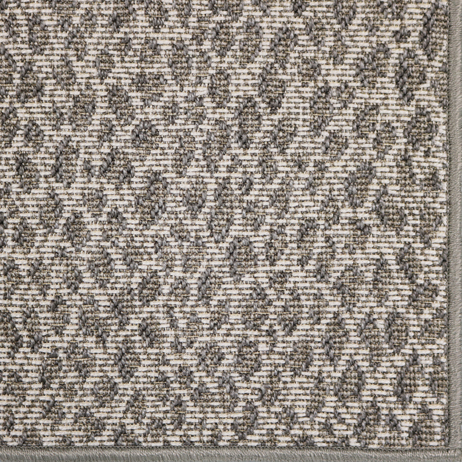 Grey Ghost Leopard::Coordinating Serging